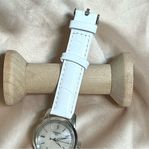 Tissot Classic Dream Lady Mother of Pearl Dial Watch Stainless Steel - Picture 4 of 7